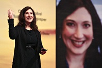 Сестра Цукерберга напишет мемуары о работе в Facebook