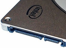 Intel предупреждает партнеров о дефиците SSD