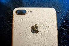 Apple научилась выталкивать воду из iPhone звуком