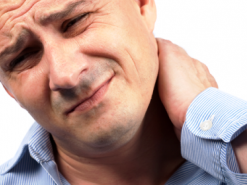 Работа с планшетами может вызвать боль в шее