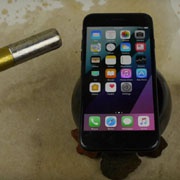 iPhone 7 не выдержал встречи с газовой горелкой