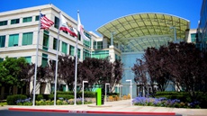 Насколько подорожают iPhone, если их собирать в Америке