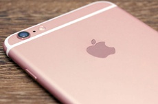 Бизнесмен подарил своим однокласникам 39 iPhone 6s