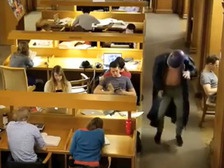 Библиотекаря уволили за Harlem Shake