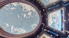 Google приглашает прогуляться по Международной космической станции