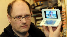 Отец купил малолетней дочери консоль, полную порнографии