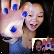 Близняшки случайно нашли друг друга через 27 лет благодаря Youtube