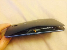 Аккумулятор смартфона Google Nexus 6 вздулся и взорвался