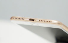 Вторая решетка для динамика в iPhone 7 будет декоративной