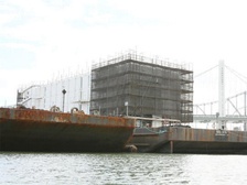 Стало известно, зачем Google таинственная баржа в заливе