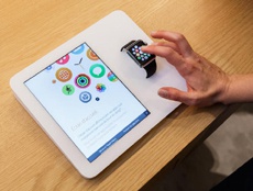 В Apple Store демонстрируют уникальные Apple Watch