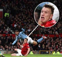 Неповторимое выражение лица футболиста Фила Джонса взбудоражило весь интернет