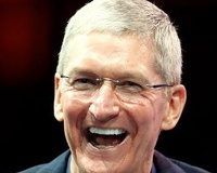 Инвесторы Apple просят Тима Кука купить компанию Tesla