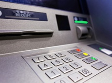 Крадія грошей зі столичних банкоматів засудили