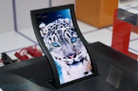 5-дюймовая панель LG гнется и не бьется