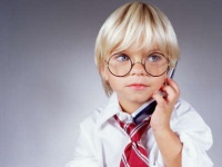 Мальчики используют больше функций мобильных телефонов, чем девочки