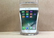 iPhone 7 протестировали на водонепроницаемость с помощью воды, кофе и газировки