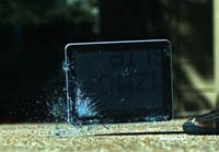 Теорія падіння: коротко про тріщини екранів