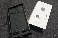 Oculus выпустила внутриканальные наушники для VR-шлема Rift