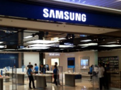 Samsung понижает прогноз по смартфонам