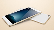 It is necessary to  wait as much as three versions of the flagship  Xiaomi Mi Note 2