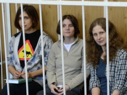 Китайский интернет объяснил миру что происходит с Пусси Райт