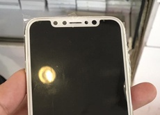 Макет белого iPhone 8 на фото