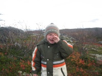 Маленький мальчик выжил сам в лесу!