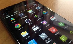 «Живые» фото и характеристики нового смартфона Motorola