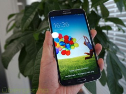 Samsung обнародовала российскую цену на смартфоны-гиганты