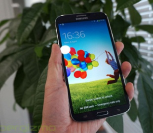 Samsung обнародовала российскую цену на смартфоны-гиганты