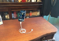 Зарядный кабель Magic Phone Stand научит iPhone левитации