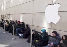 Apple надоели люди, ночующие в очередях за новыми продуктами