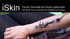 Человека превратили в гигантский тачпад