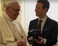 Цукерберг подарил папе Римскому интернет-беспилотник на солнечных батареях