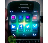 Фото смартфона BlackBerry 10 N-Series с QWERTY-клавиатурой