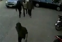 Трусливая банда грабителей стала хитом интернета