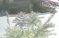 В Сети опубликовано видео крымчанки, припарковавшей авто посреди пиццерии