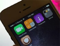 История противостояния Apple и хакеров, выпускающих джейлбрейки для iOS 8