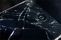 В Таиланде курсантов «воспитывают» разбитыми смартфонами