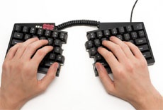 «Хакерская» клавиатура делится на две части и может быть дополнена модулями