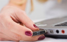 Половина нашедших чужие флешки пользуются ими, несмотря на опасность