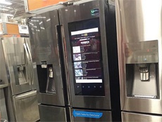 «Умный» холодильник самостоятельно открыл порноресурс и впечатлил создателя McAfee