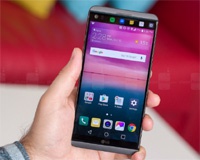 В США продано более 200 000 смартфонов LG V20