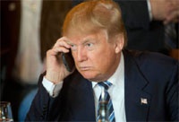 Трамп до сих пор пользуется старым незащищенным смартфоном