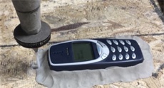 Энтузиасты отправили Nokia 3310 под гидрорезак