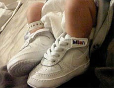 Шакира и Пике показали в Сети новорожденного сына