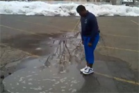 Прыжок в лужу стал хитом интернета