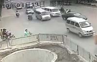 Китаец на мопеде стал звездой Интернета