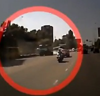 В соцсетях появилось видео столкновения одесского трамвая и самосвала